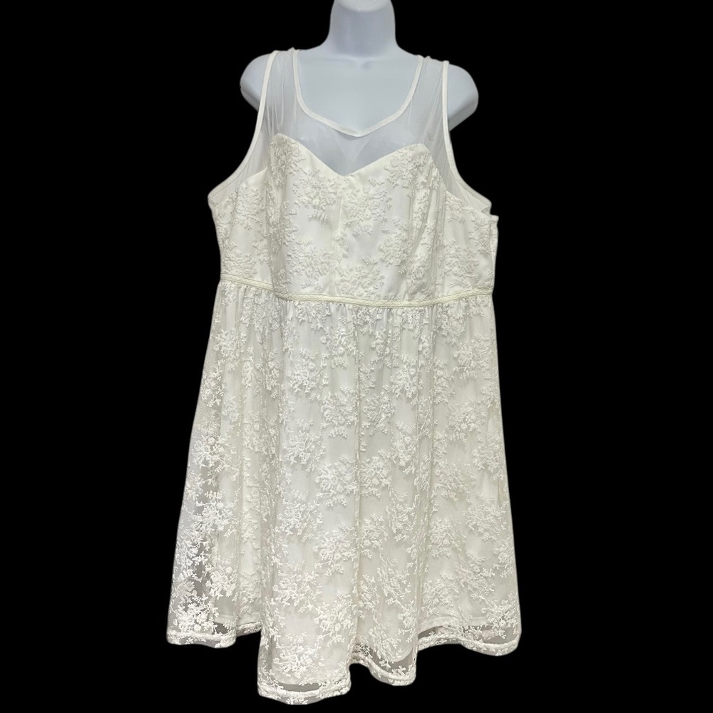 Torrid Women’s Ivory Lace Sleeveless Bridal- Special Occasion Dress Size 22